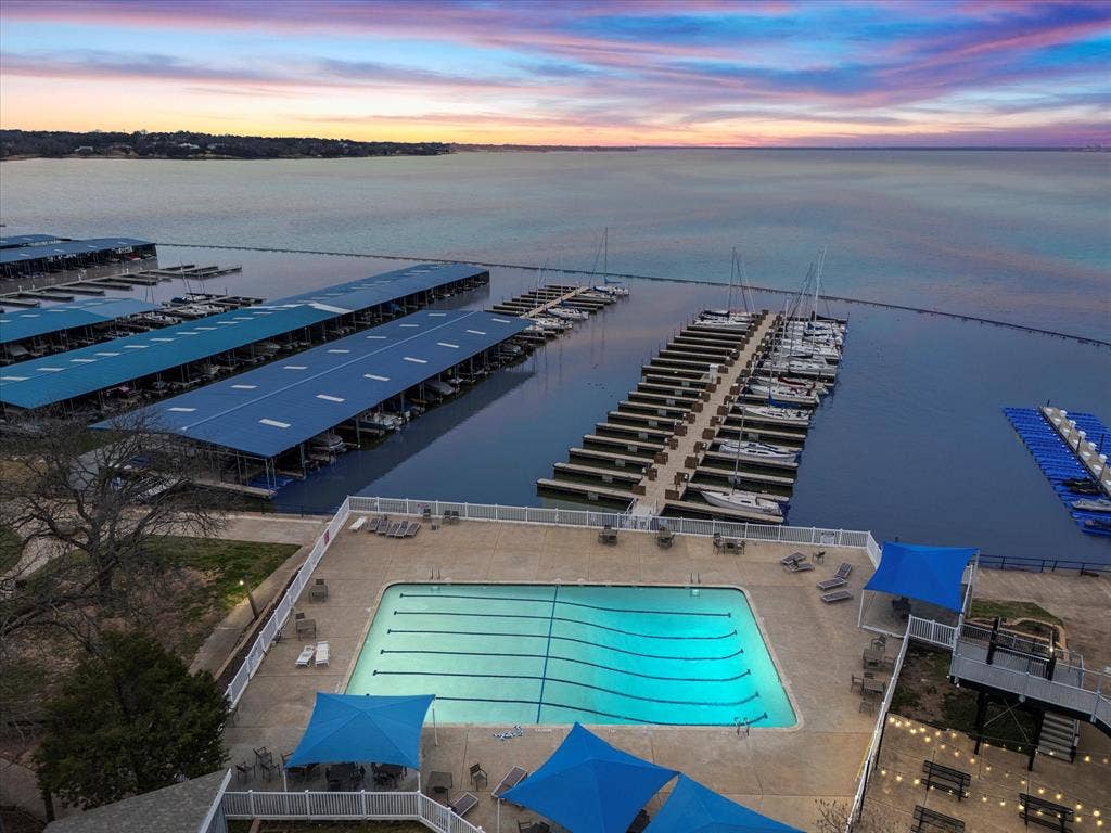 Lakeside living at its best!