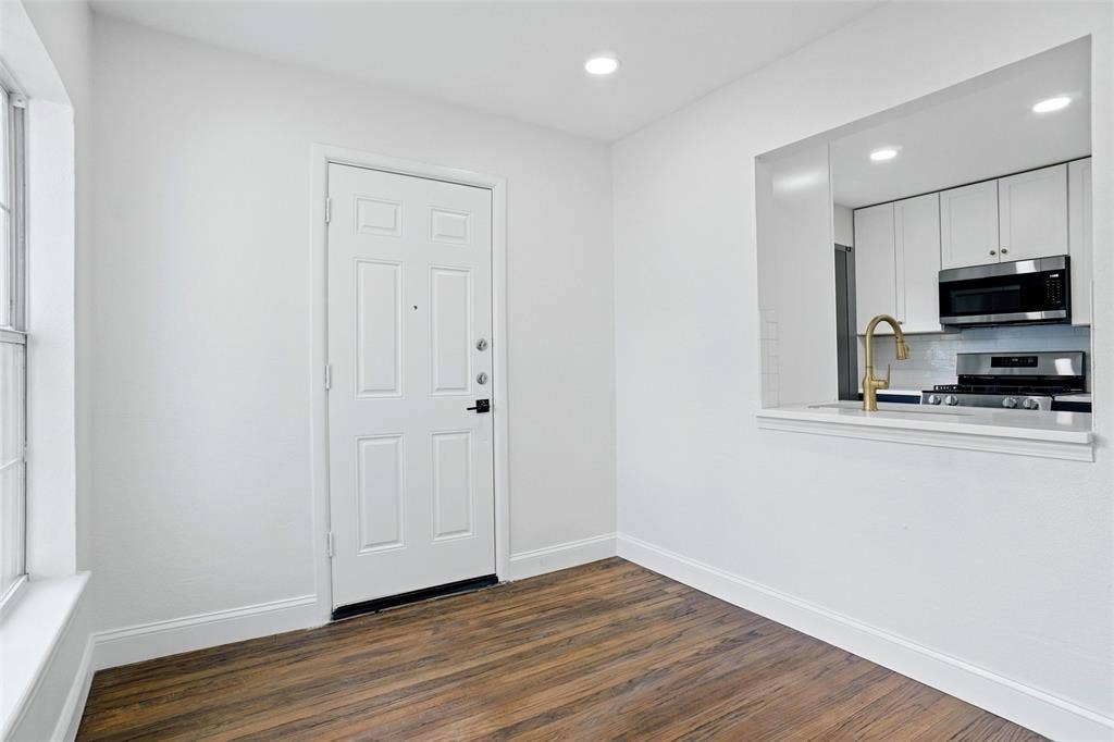 10430 Desdemona Drive, Dallas, TX 75228 Dining room with door to backyard