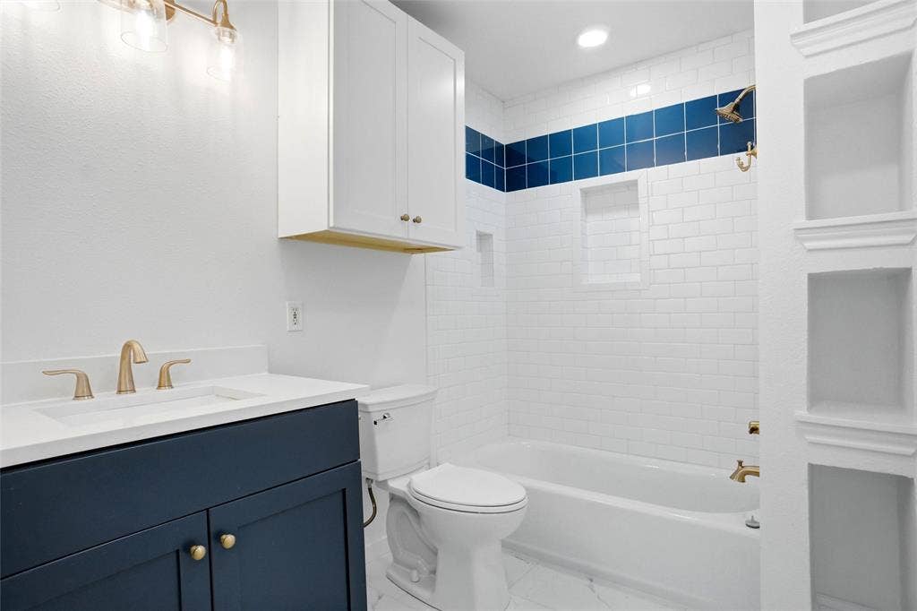 10430 Desdemona Drive, Dallas, TX 75228 Updated primary Bath with new vanity, toilet and fixtures