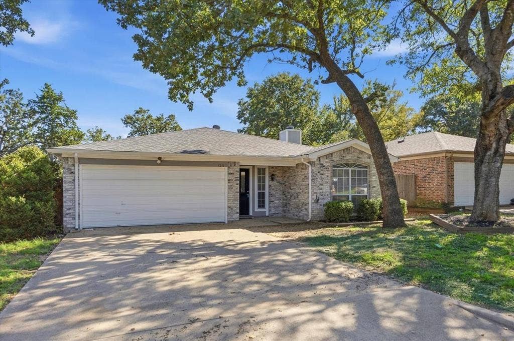 1211 Glen Creek Drive, Mansfield, TX 76063