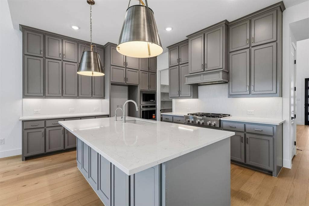 15663 Violet Lane, Frisco, TX 75035 15663 Violet Lane, Frisco, TX 75035