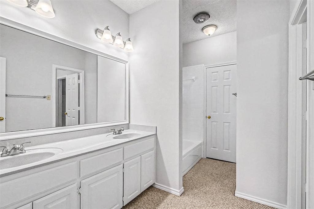 2880 Inniswood Circle, Arlington, TX 76015 2880 Inniswood Circle, Arlington, TX 76015