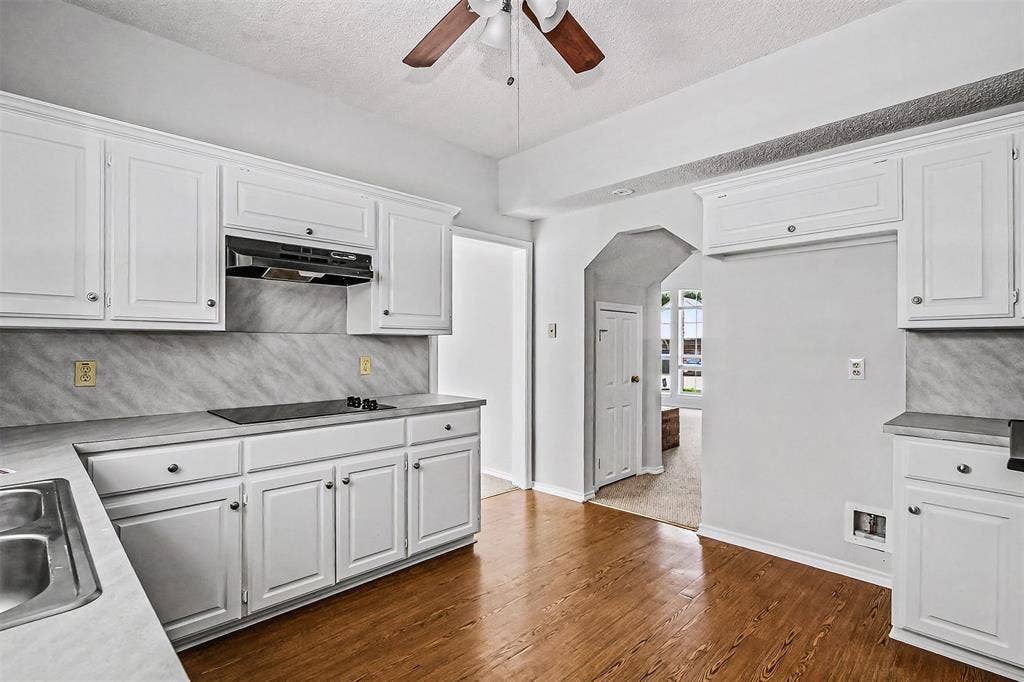 2880 Inniswood Circle, Arlington, TX 76015 2880 Inniswood Circle, Arlington, TX 76015