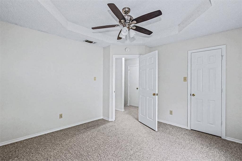 2880 Inniswood Circle, Arlington, TX 76015 2880 Inniswood Circle, Arlington, TX 76015