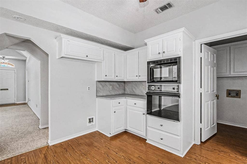 2880 Inniswood Circle, Arlington, TX 76015 2880 Inniswood Circle, Arlington, TX 76015