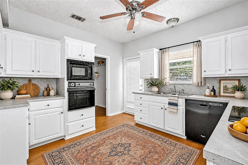 2880 Inniswood Circle, Arlington, TX 76015 2880 Inniswood Circle, Arlington, TX 76015