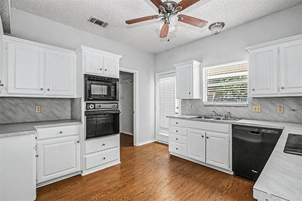2880 Inniswood Circle, Arlington, TX 76015 2880 Inniswood Circle, Arlington, TX 76015