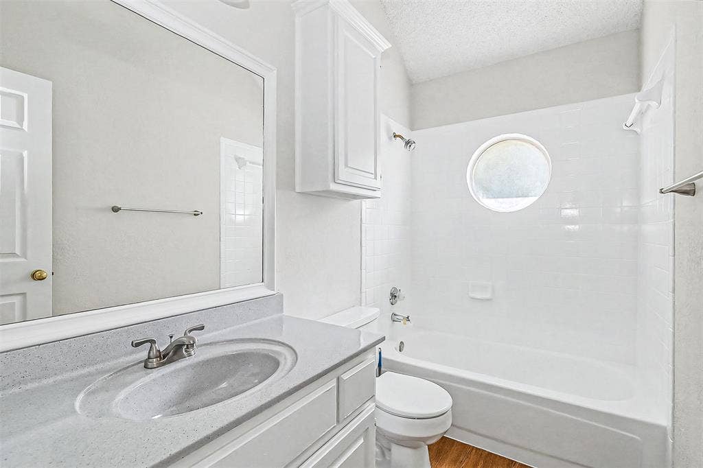 2880 Inniswood Circle, Arlington, TX 76015 2880 Inniswood Circle, Arlington, TX 76015