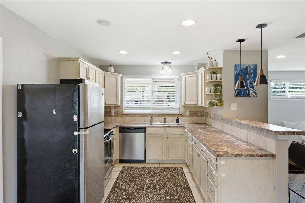 2008 Addington Street, Irving, TX 75062 plenty of countertop space for meal prepping!
