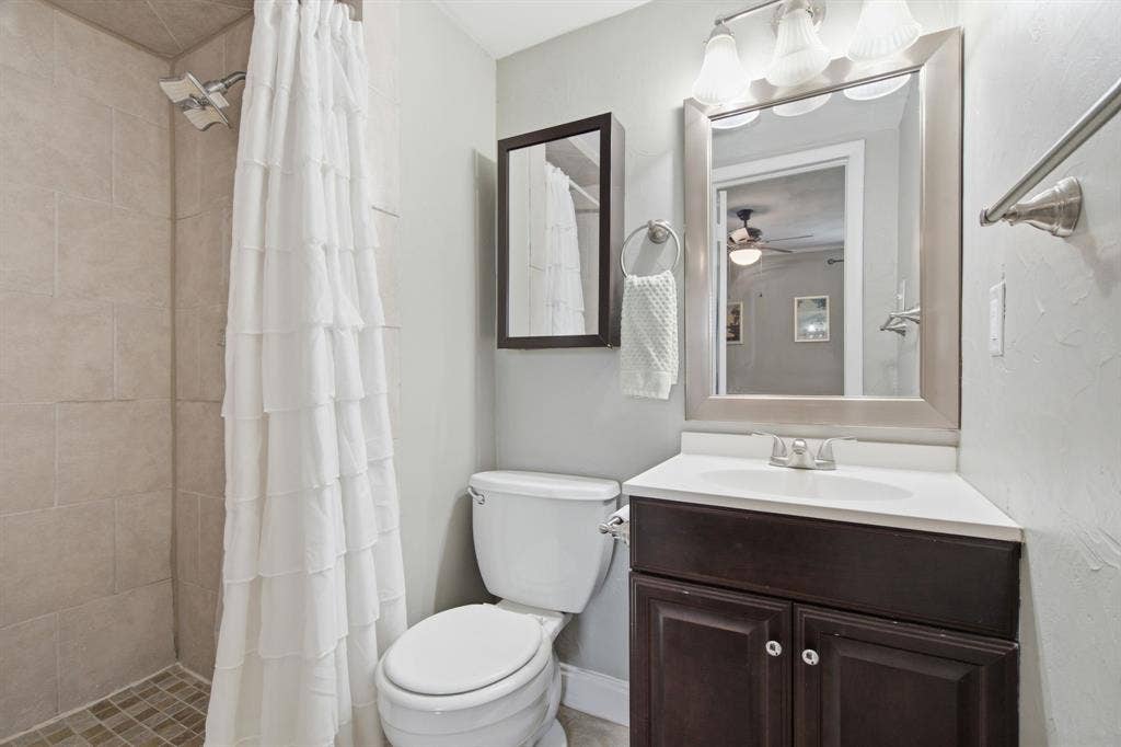 2008 Addington Street, Irving, TX 75062 primary bathroom