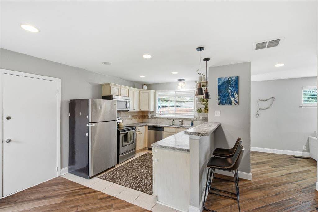 2008 Addington Street, Irving, TX 75062 2008 Addington Street, Irving, TX 75062