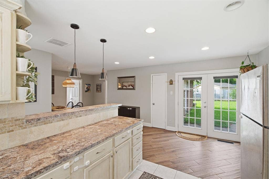 2008 Addington Street, Irving, TX 75062 2008 Addington Street, Irving, TX 75062