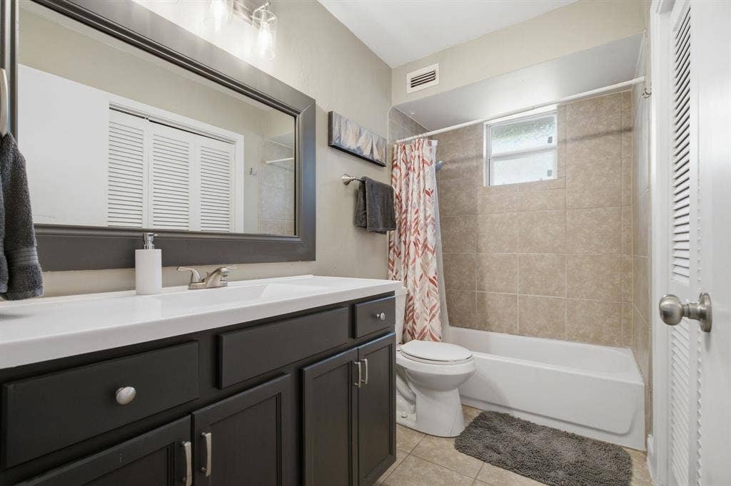 2008 Addington Street, Irving, TX 75062 guest bathroom