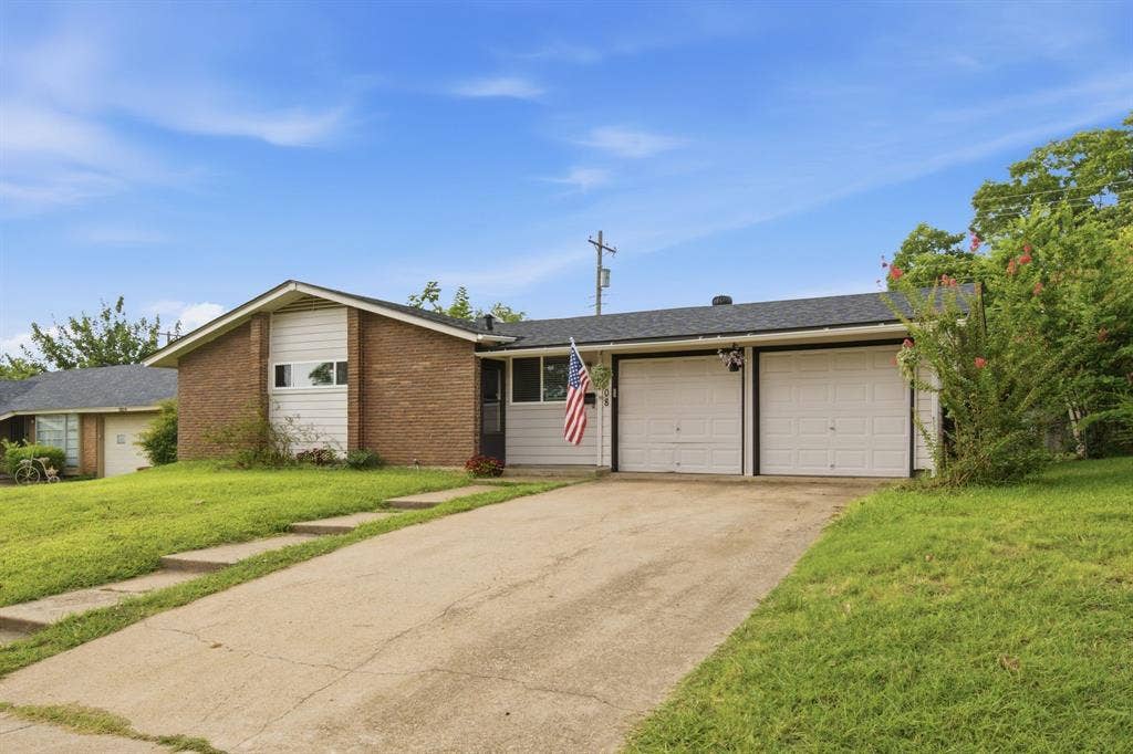 2008 Addington Street, Irving, TX 75062 Welcome home!