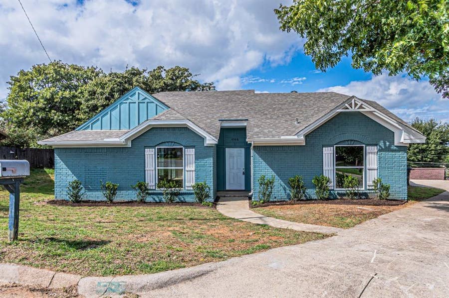 Property photo for 4706 Artesia Court, Arlington, TX