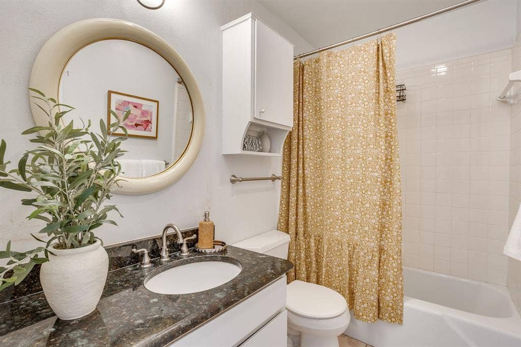 901 Roaring Springs Road, Fort Worth, TX 76114