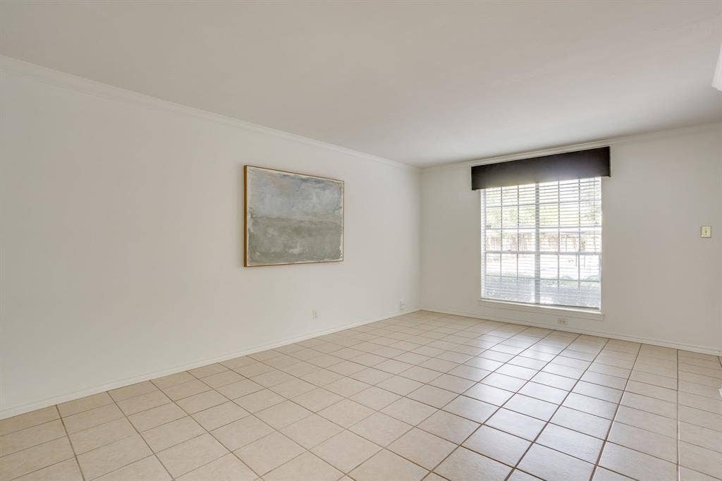 901 Roaring Springs Road, Fort Worth, TX 76114