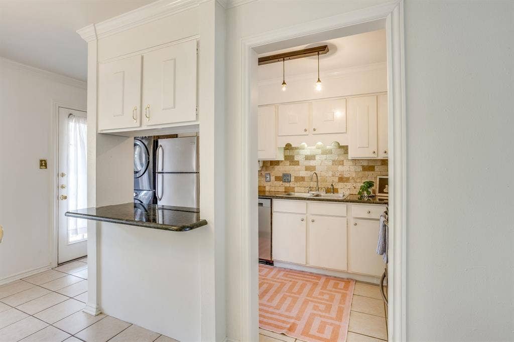 901 Roaring Springs Road, Fort Worth, TX 76114