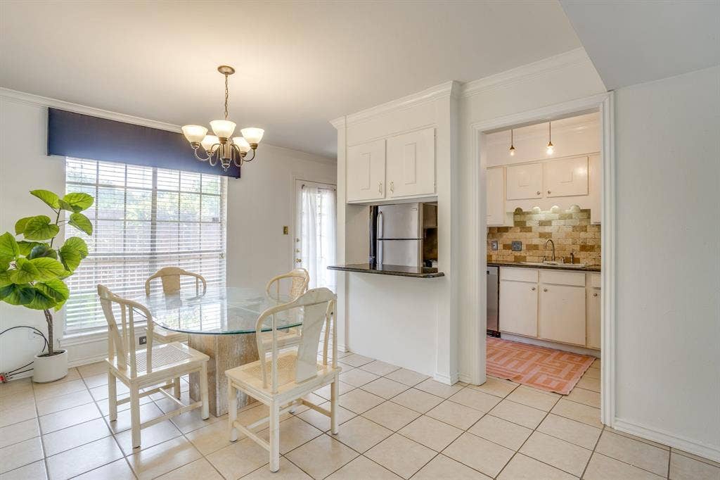 901 Roaring Springs Road, Fort Worth, TX 76114