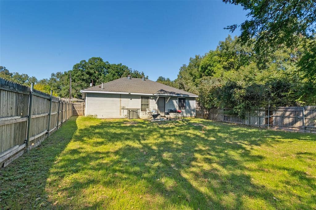 4528 Yancy Street, Dallas, TX 75216