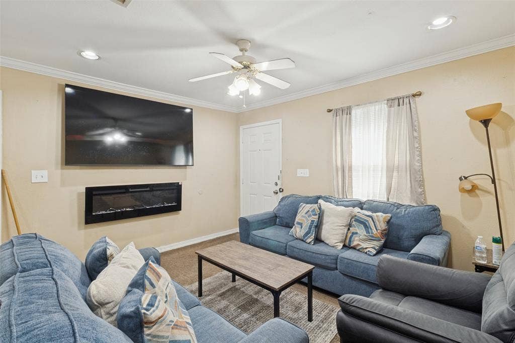 4528 Yancy Street, Dallas, TX 75216