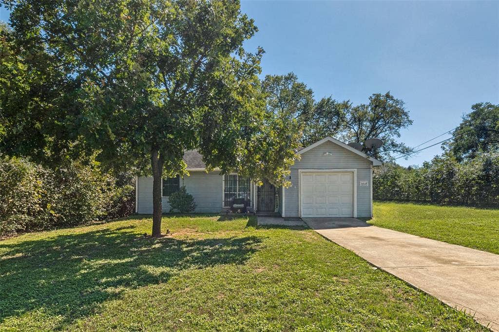 4528 Yancy Street, Dallas, TX 75216