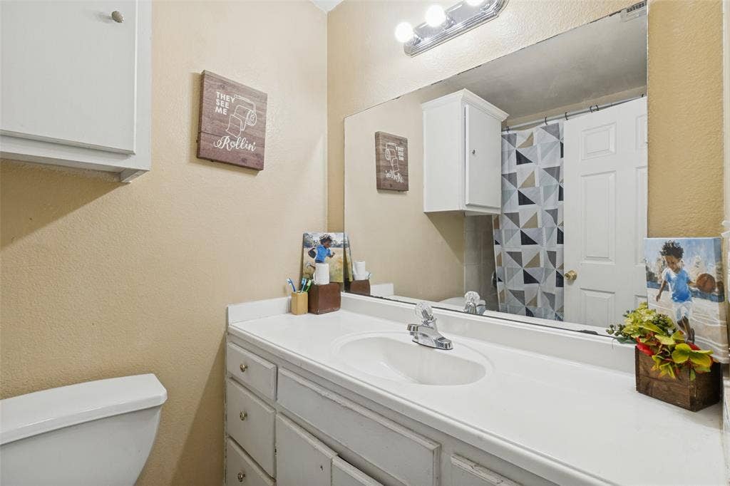 4528 Yancy Street, Dallas, TX 75216