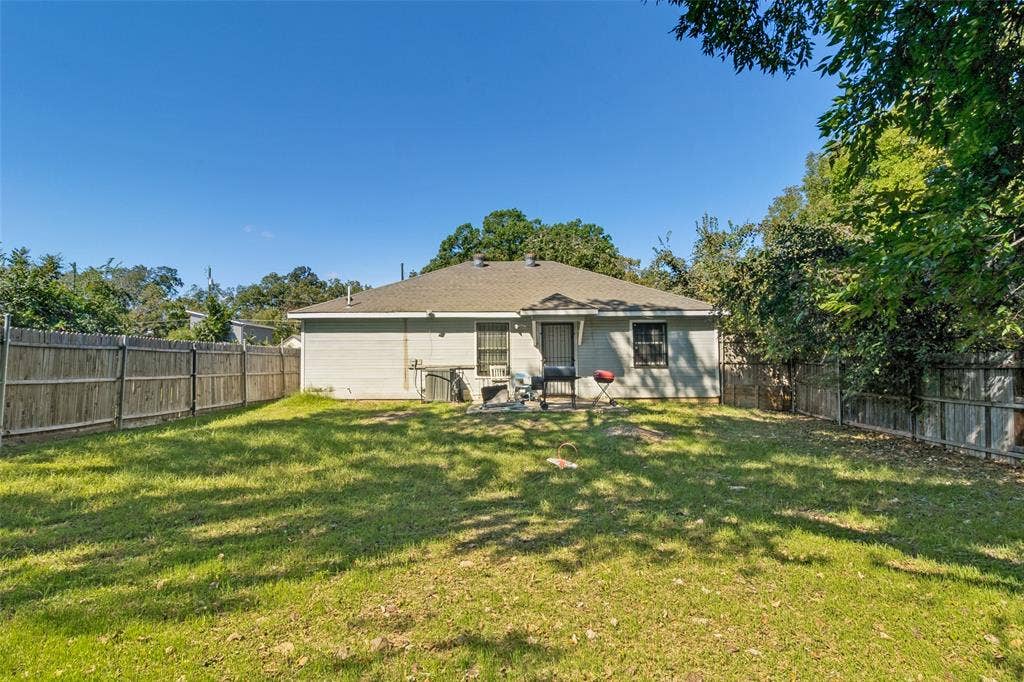 4528 Yancy Street, Dallas, TX 75216