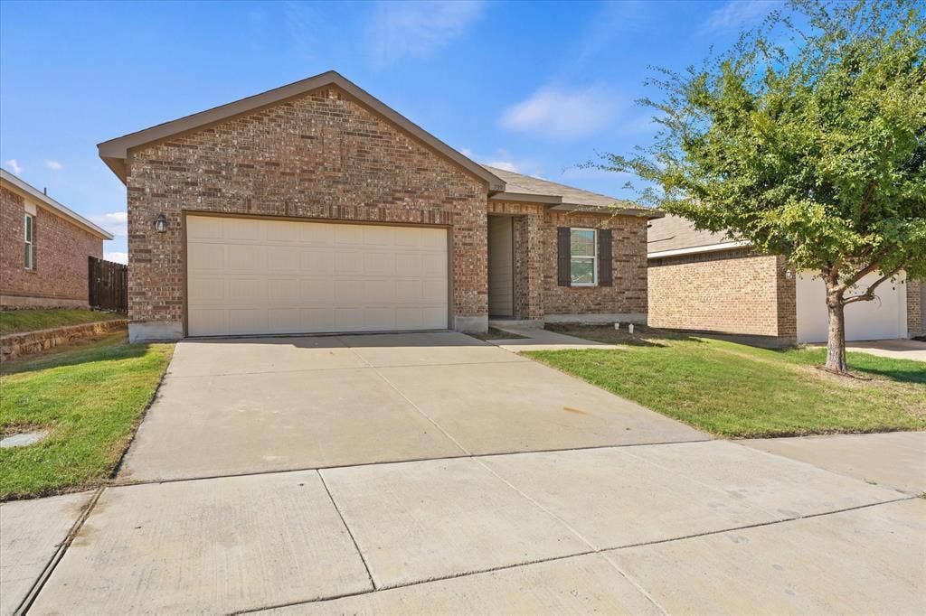 739 Wellington Drive, Lavon, TX 75166