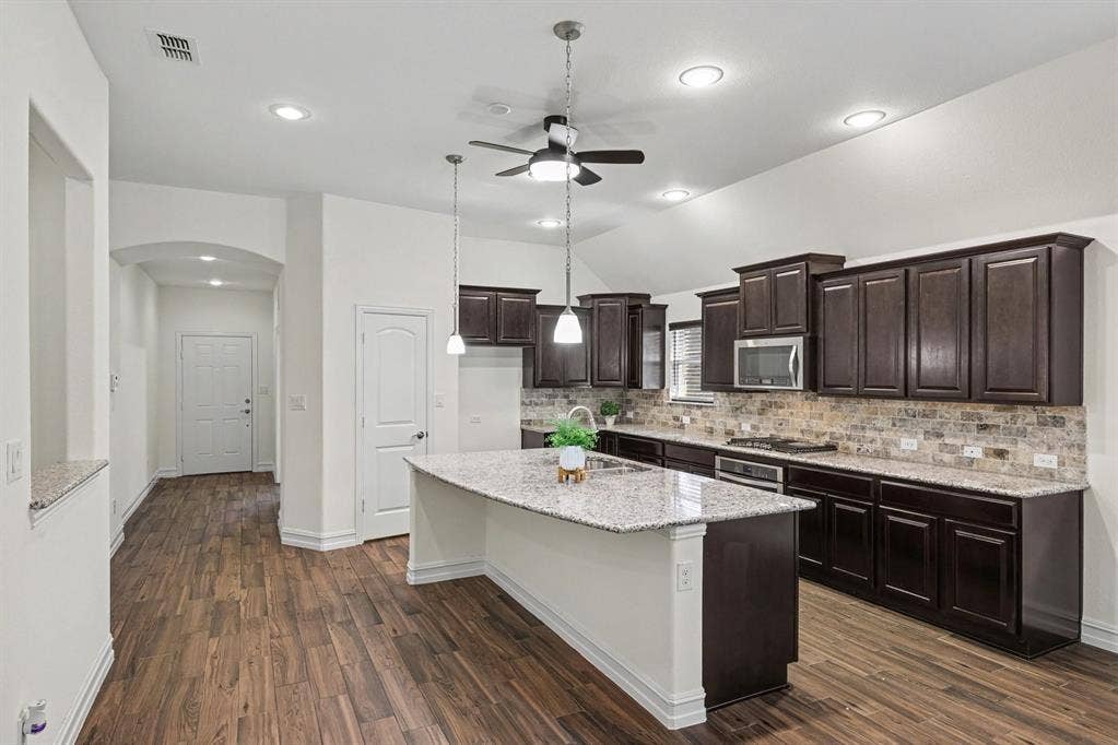 6706 Rutledge Court, Garland, TX 75044 Beautiful kitchen with ceiling fan!