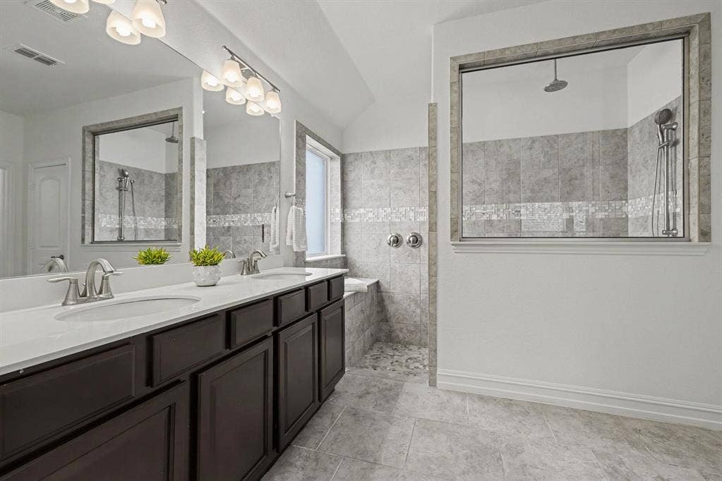 6706 Rutledge Court, Garland, TX 75044 Primary Bath