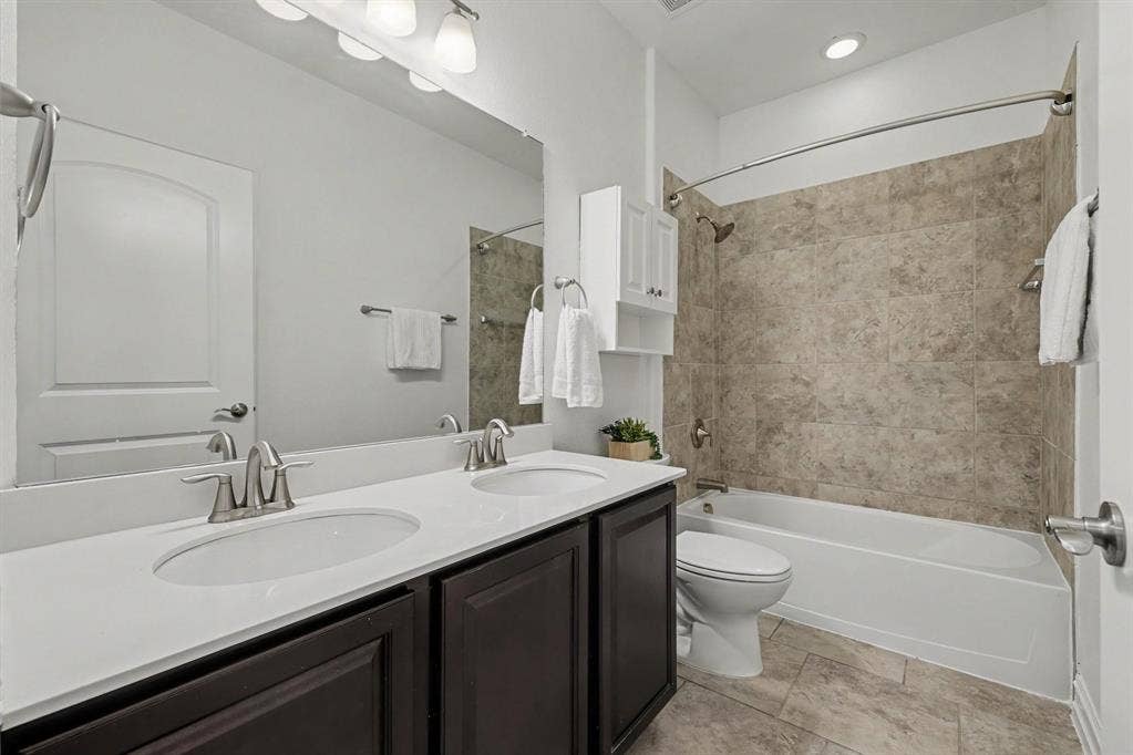 6706 Rutledge Court, Garland, TX 75044 Hall bath with double sinks and new shower head.