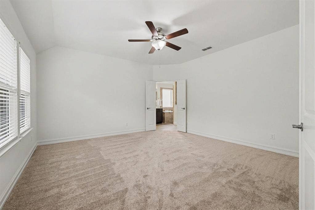 6706 Rutledge Court, Garland, TX 75044 Huge primary room.