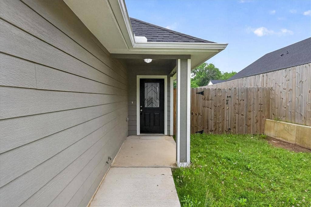 1032 Ray Drive, Denison, TX 75020 1032 Ray Drive, Denison, TX 75020