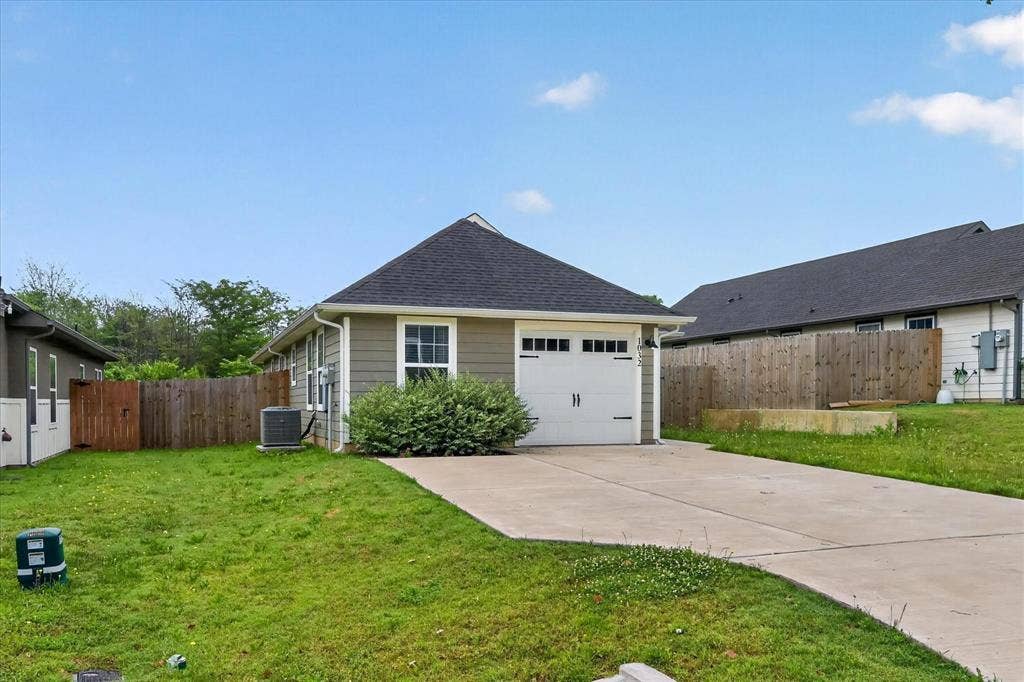 1032 Ray Drive, Denison, TX 75020 1032 Ray Drive, Denison, TX 75020