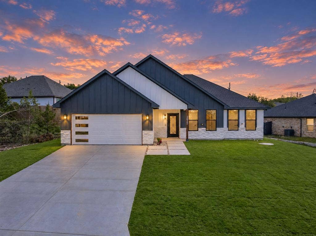 2625 White Rock Drive, Granbury, TX 76048