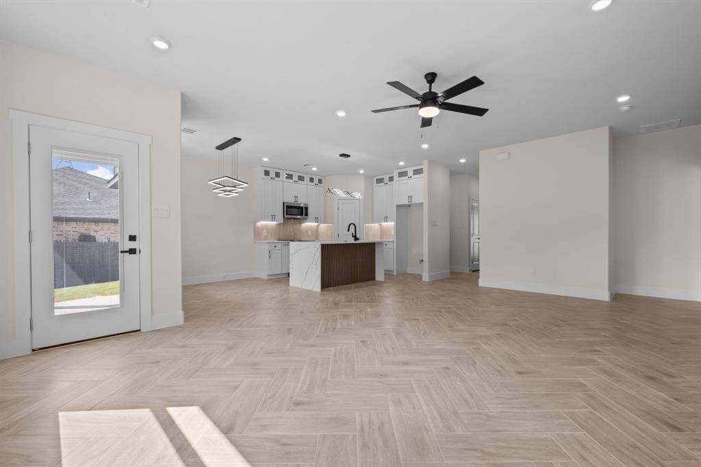 2625 White Rock Drive, Granbury, TX 76048