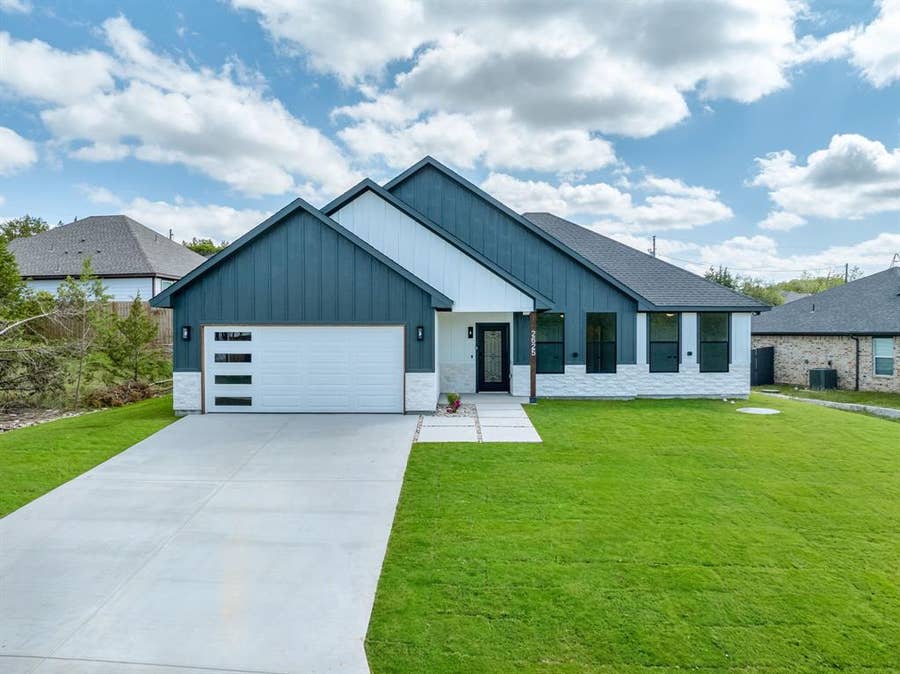 Property photo for 2625 White Rock Drive, Granbury, TX