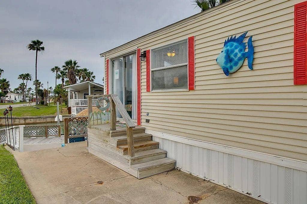 762 E Oyster Drive, Port Isabel, TX 78578