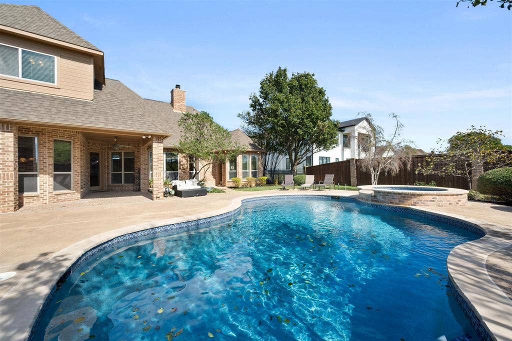 1016 Lighthouse Court, Grand Prairie, TX 75104 Swimming Pool and Spa