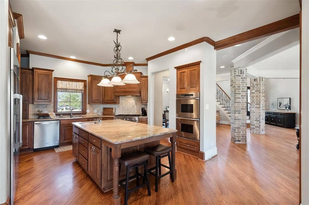 1016 Lighthouse Court, Grand Prairie, TX 75104 Spacious kitchen layout