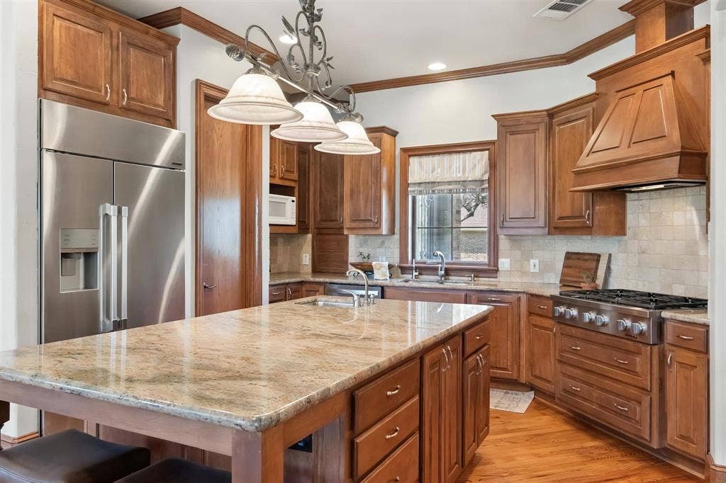 1016 Lighthouse Court, Grand Prairie, TX 75104 Built in refrigerator