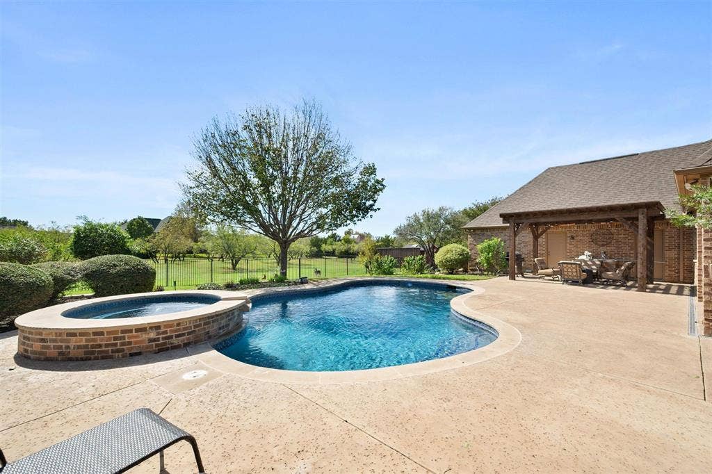 1016 Lighthouse Court, Grand Prairie, TX 75104 Pool & Heated Spa