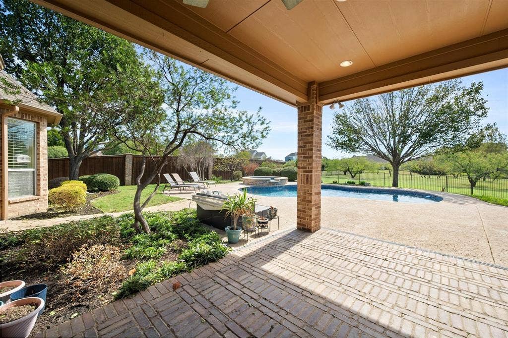 1016 Lighthouse Court, Grand Prairie, TX 75104 Covered Patio