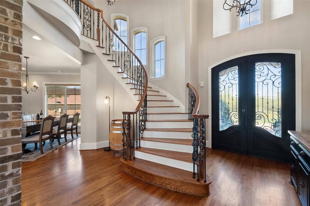 1016 Lighthouse Court, Grand Prairie, TX 75104 Grand Entryway