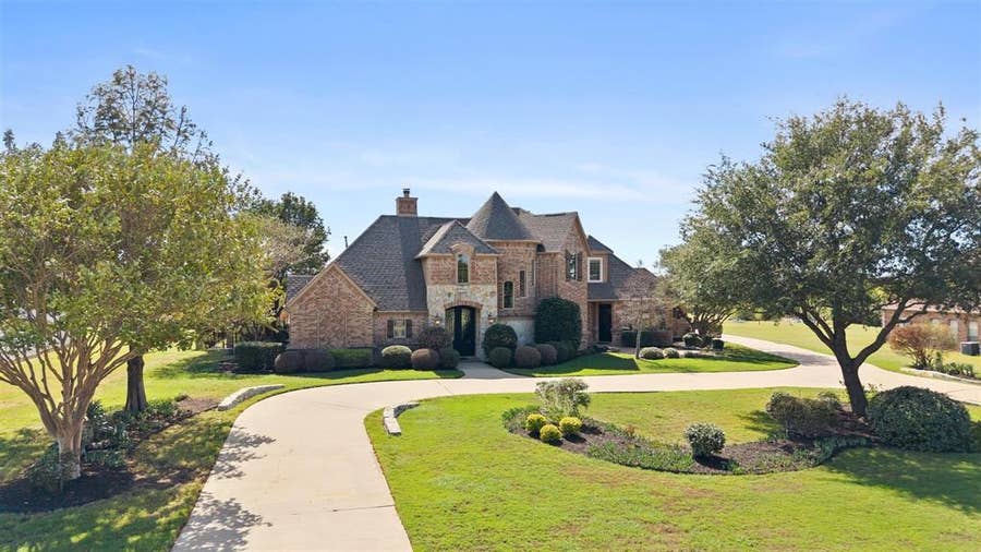 Property photo for 1016 Lighthouse Court, Grand Prairie, TX