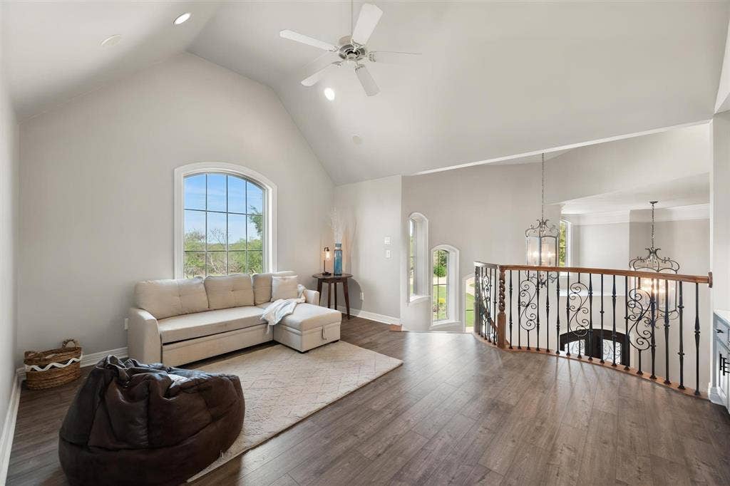 1016 Lighthouse Court, Grand Prairie, TX 75104 Upstairs Living Area