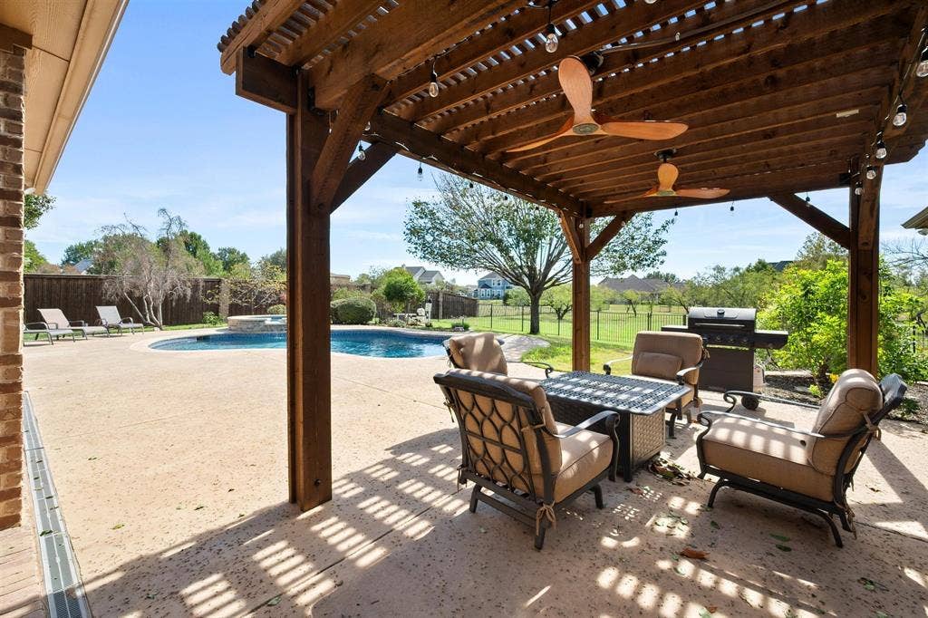 1016 Lighthouse Court, Grand Prairie, TX 75104 Outdoor Living Area