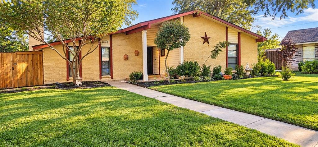 709 Echo Drive, Grand Prairie, TX 75052