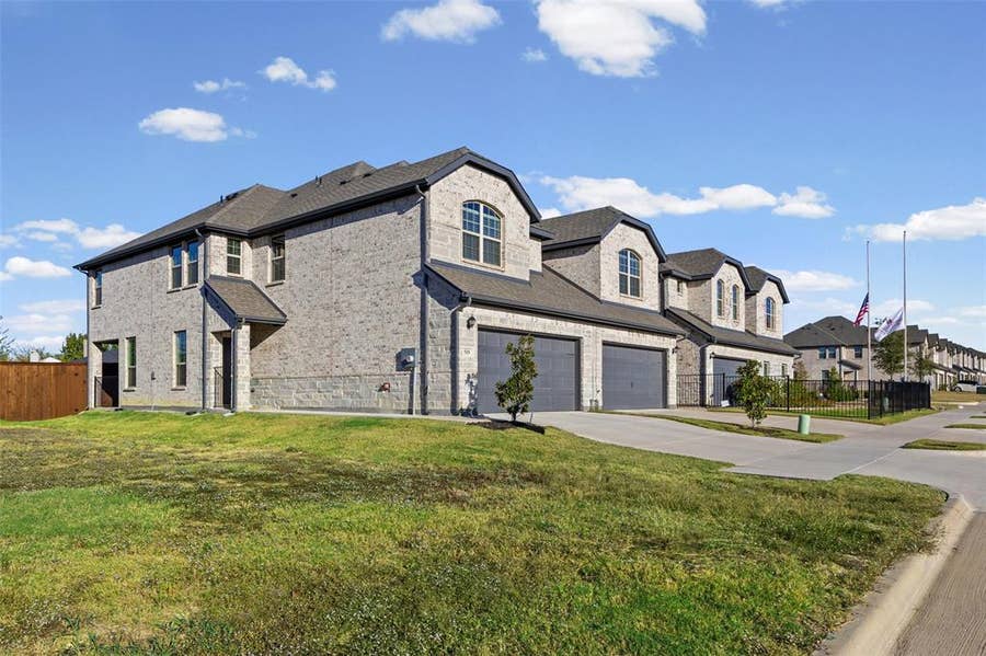 Property photo for 519 Sandiford Court, Mansfield, TX